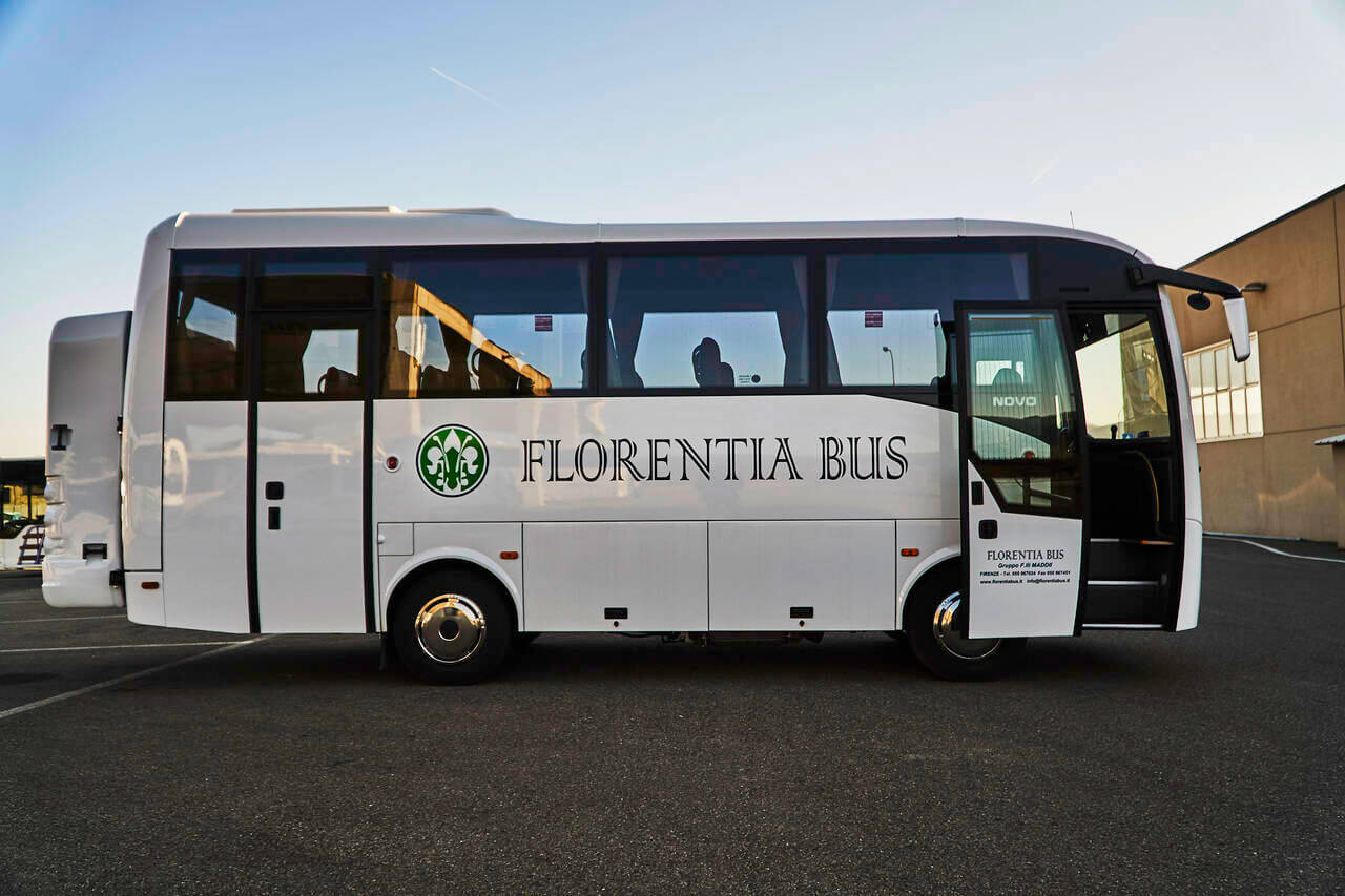 Noleggia un 28 posti a sedere Midibus (ISUZU/MERCEDS ISUZU/818 2000) da Florentia Bus srl a Firenze 
