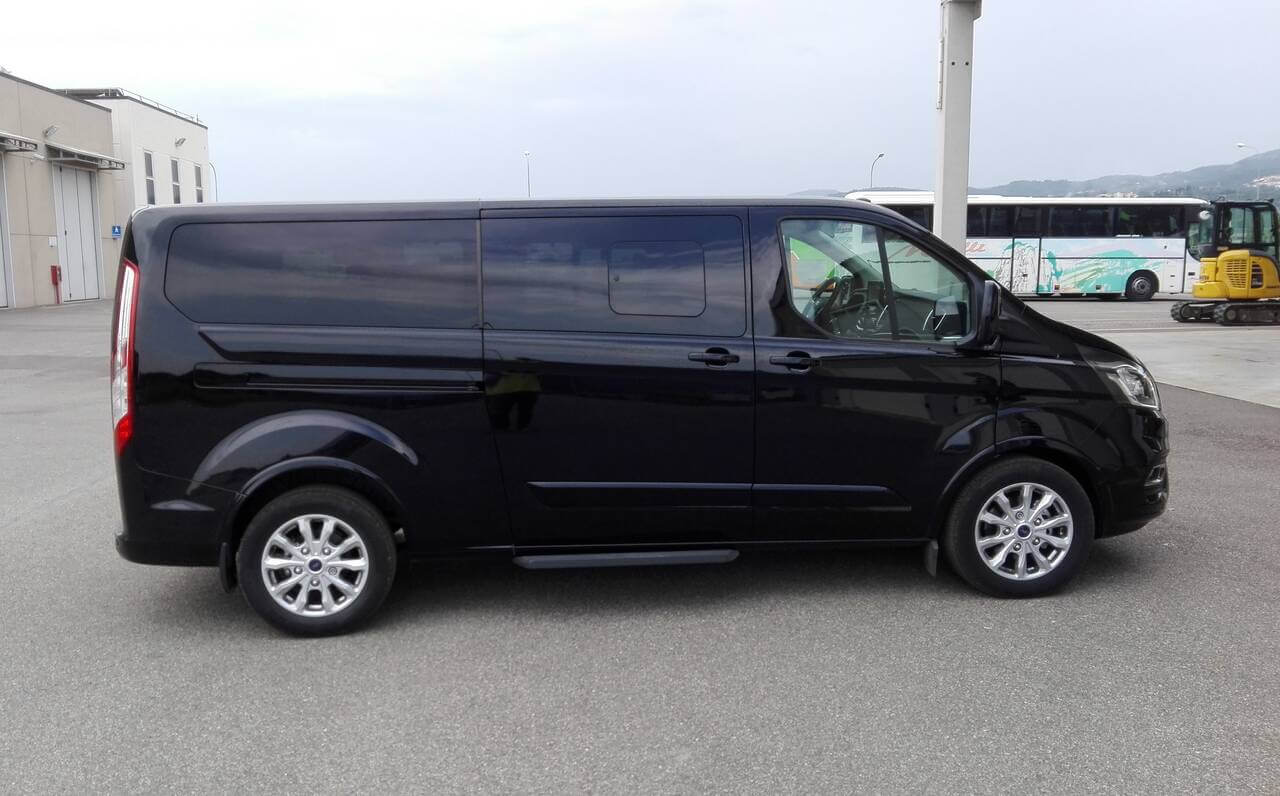 Hire a 8 seater Minivan (. . 2016) from Florentia Bus srl in Firenze 