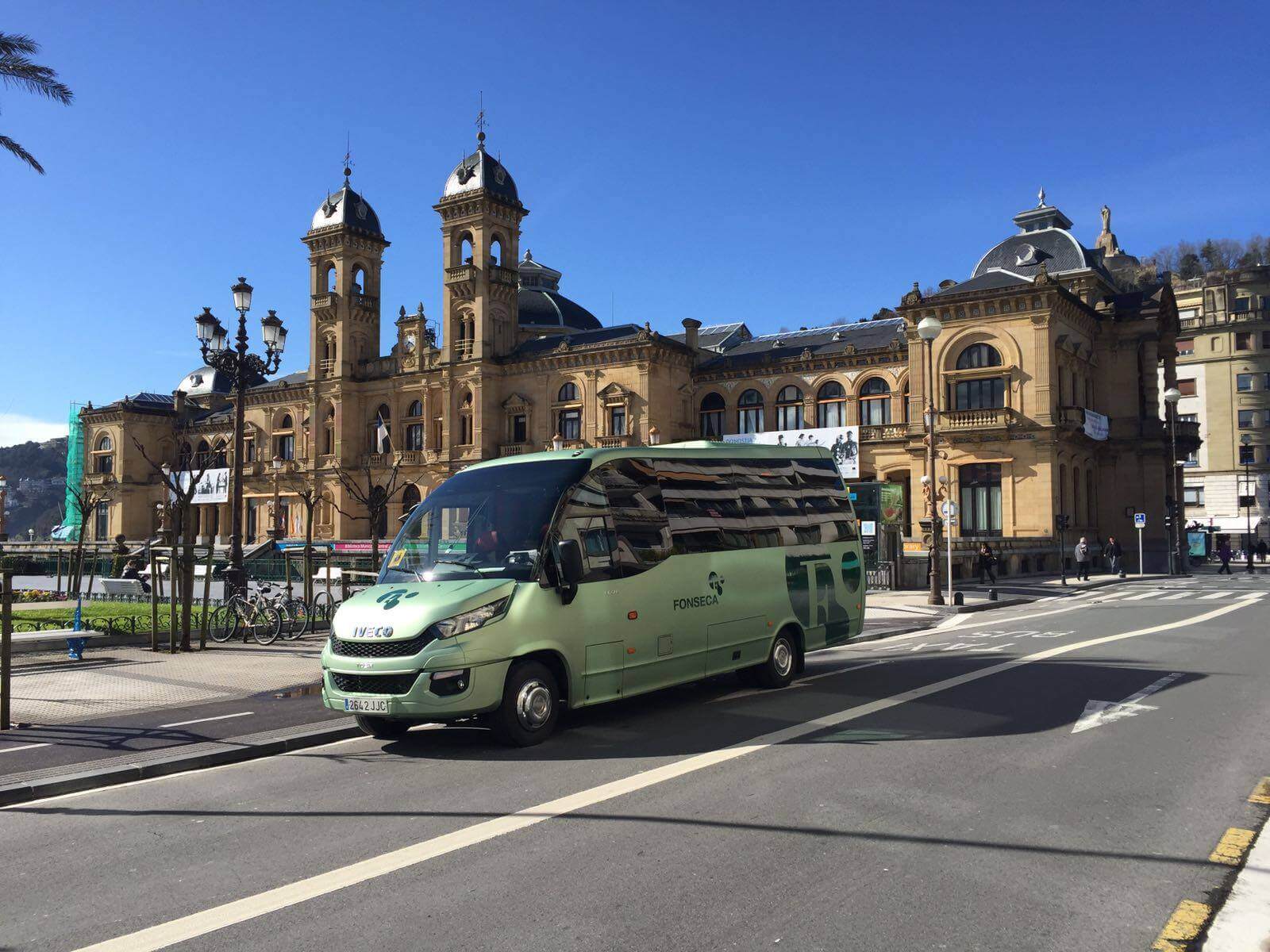 Alquila un 15 asiento Minibús (MERCEDES-BENZ CLASE VIP 2011) de Autocares Fonseca en Berrioplano