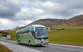 Alquila un 56 asiento Autocar Clase VIP (Scania Autocar ejecutivo con mucho espacio para las piernas, asientos y mesas de lujo y amplia gama de servicios. 2011) de Autocares Fonseca en Berrioplano