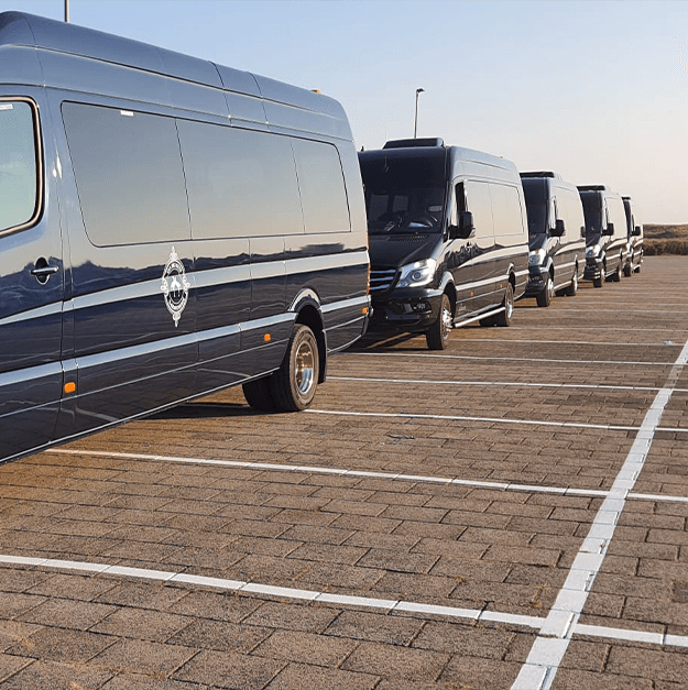 Alquila un 7 asiento Minivan (Mercedes Benz V-Klasse 2016) de Van Heugten Tours en NOOTDORP 