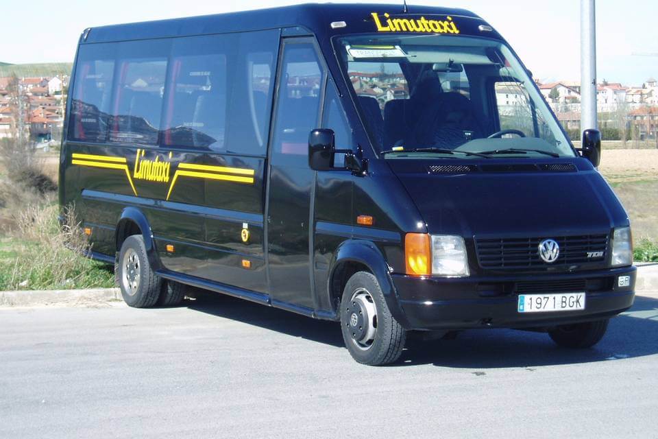 Alquila un 19 asiento Minibus  (VW LT46 2010) de LIMUTAXI SL en BERIAIN 