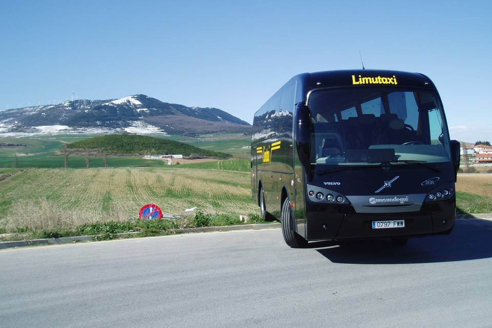 Rent a 24 seater Microbus (MERCEDES SPRINTER 2017) from LIMUTAXI SL from BERIAIN 