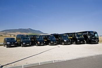 Alquile un Autocar estándard de 38 plazas Volvo . 2010) de LIMUTAXI SL de BERIAIN