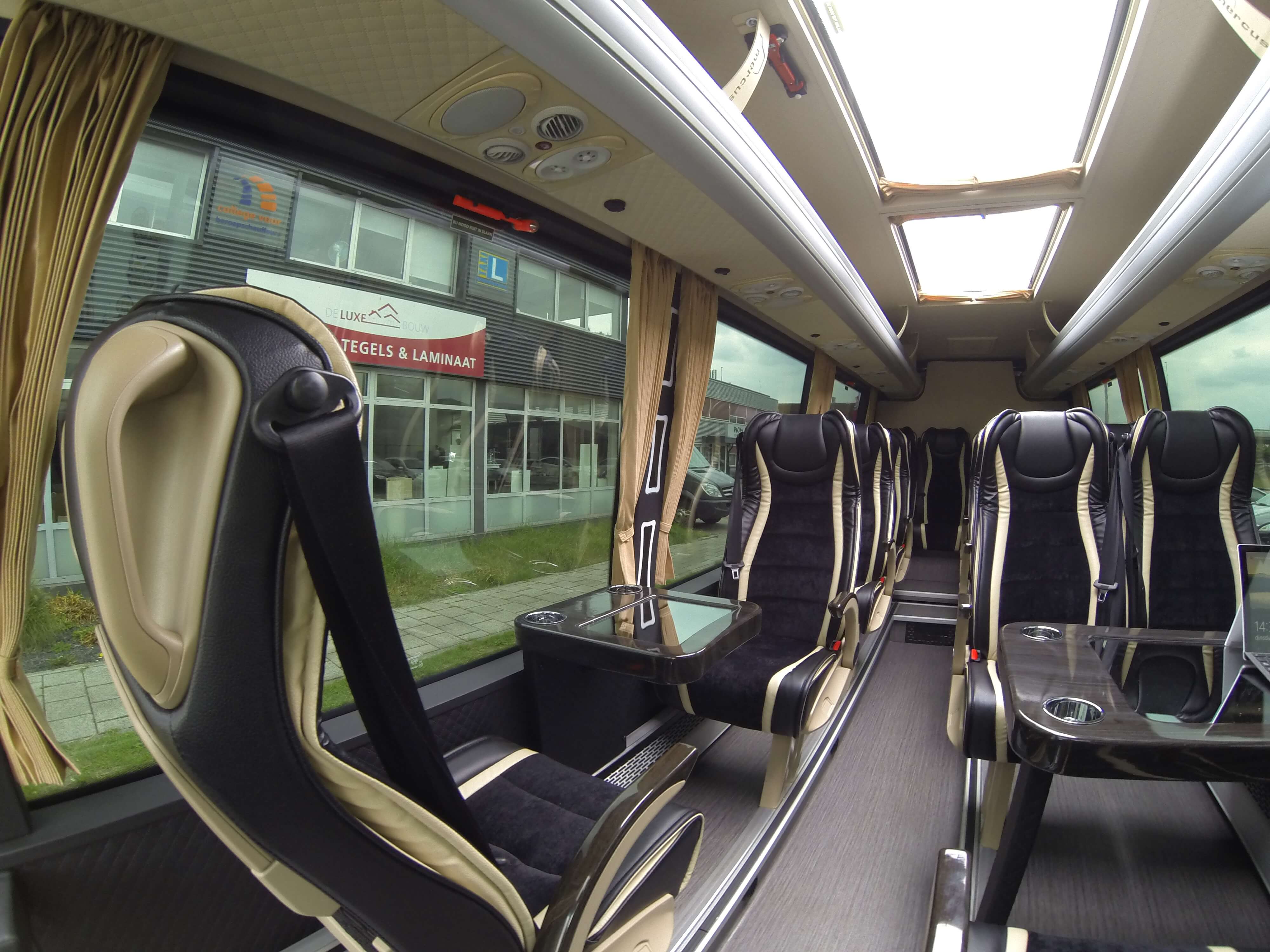 Alquile un Minibus  de 16 plazas Mercedes  Sprinter 2018) de Direct Vip Service de Amsterdam 