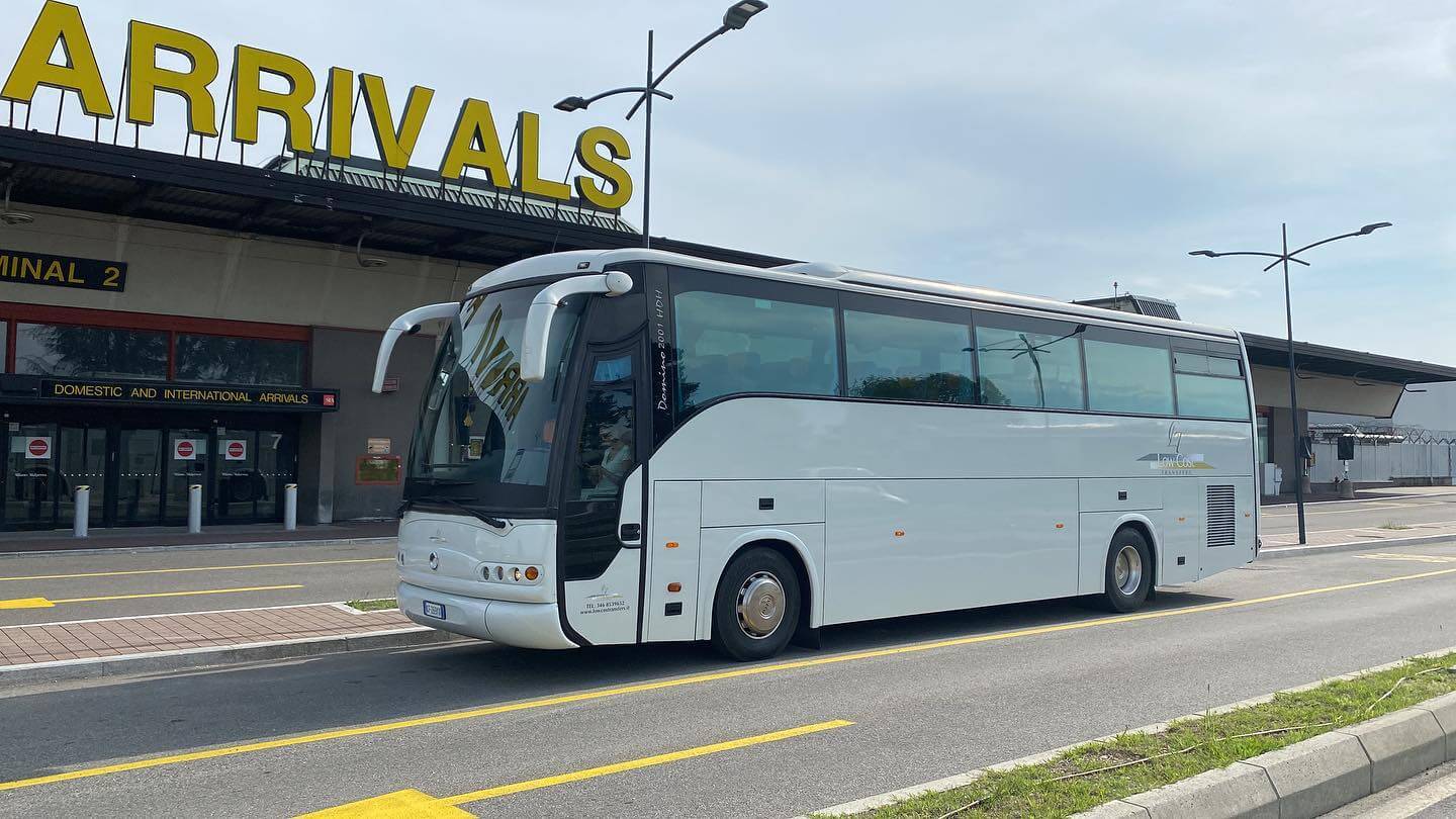 Hire a 55 seater Executive  Coach (IVECO DOMINO 2011) from M.A.G.CAR SERVICE in ARSAGO SEPRIO 
