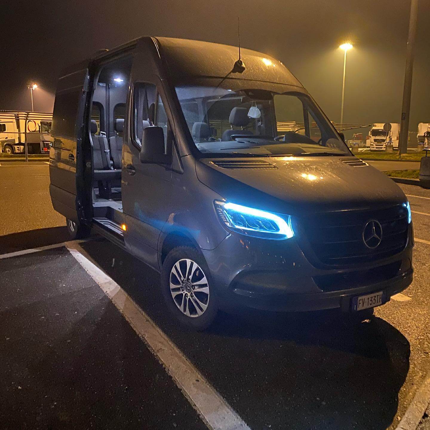Hire a 7 seater Minibus  (MERCEDES CLASSE V 250 2019) from M.A.G.CAR SERVICE in ARSAGO SEPRIO 