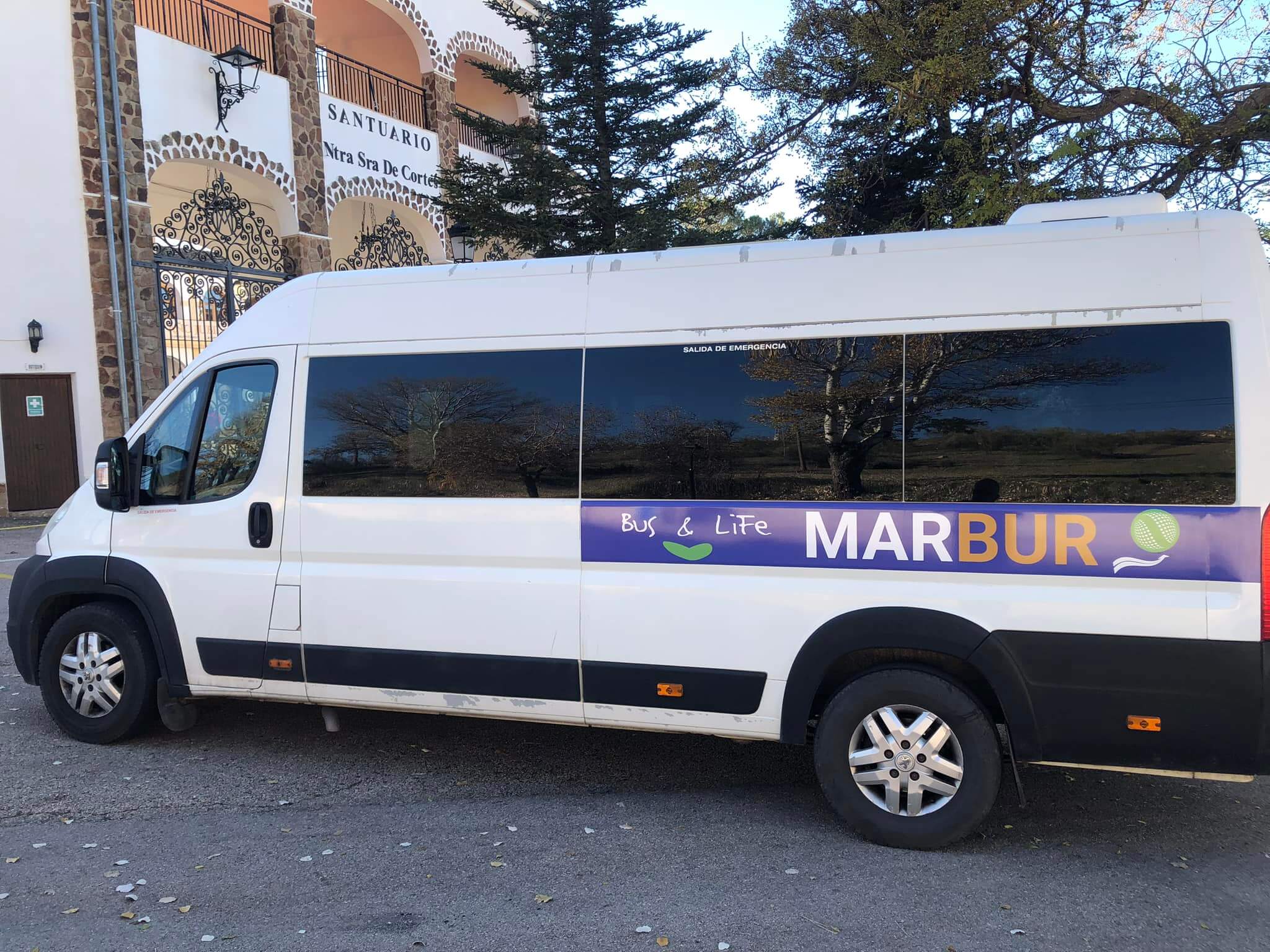 Alquila un 16 asiento Minibus  (PEUGEOT BOXER 2010) de MARBUR SL en VILLAVERDE DE GUADALIMAR 