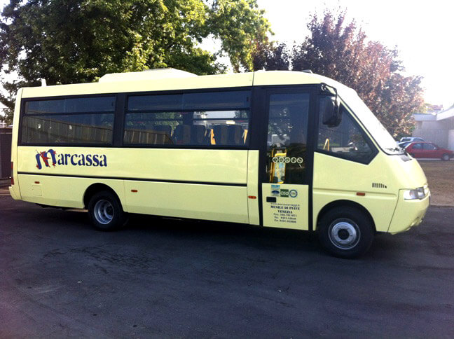 Alquila un 30 asiento Midibus (KING LONG XMQ 6800 2011) de Marcassa Viaggi srl en Musile di Piave 