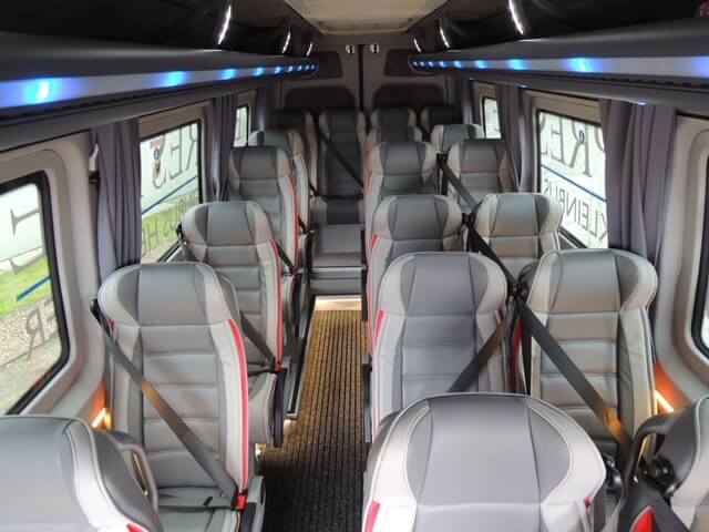 Huur een Minibus  (Mercedes Sprinter 2016) met 20 stoelen van Transfers Soberti uit Barcelona 
