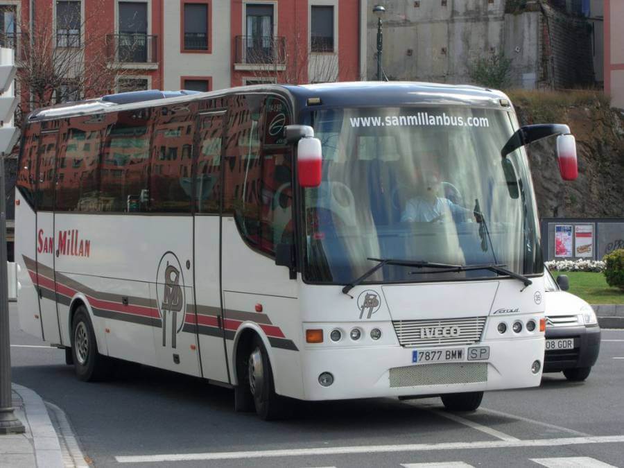 Mieten Sie einen 35 Sitzer Midibus (Man Autocar algo más pequeño que el estándar 2014) von AUTOCARES SAN MILLAN von Leioa 