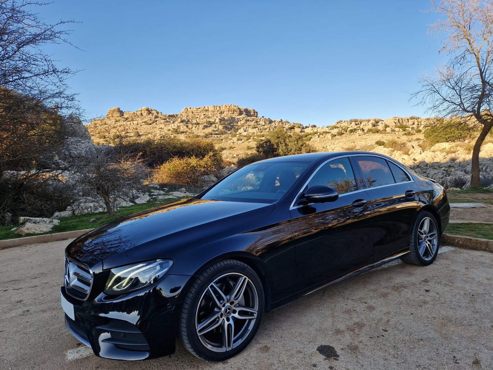 Hire a 4 seater Limousine or luxury car (. alquiler de vehículos de lujo con conductor 2010) from Transportes Rabaneda Ruiz in ALORA