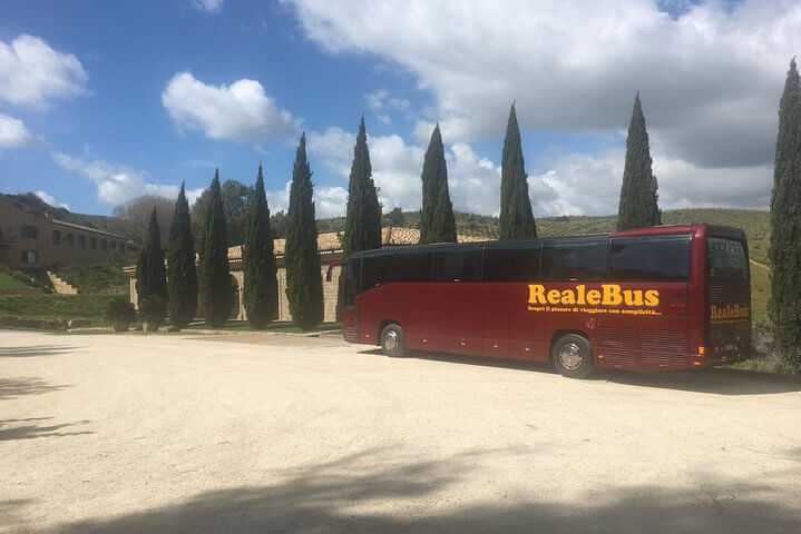 Alquila un 53 asiento Standard Coach (Mercedes RHD 2016) de REALEBUS en BUCCHERI (SR) 