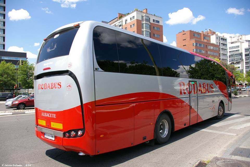Alquila un 55 asiento Executive  Coach (. más espacio entre los asientos y más servicio 2008) de RODABUS en Albacete 