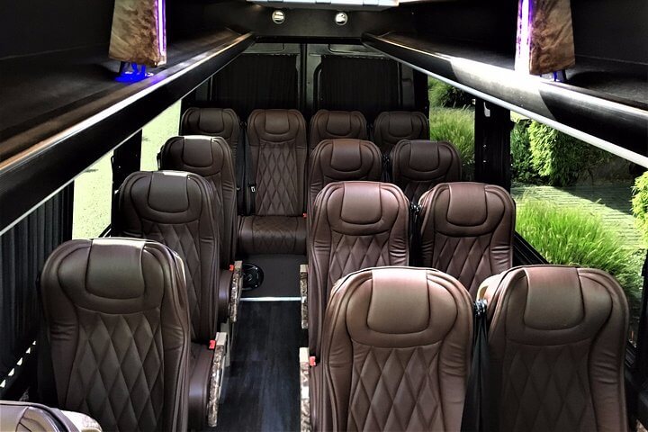 Huur een Minibus  (Mercedes Sprinter 2022) met 19 stoelen van Shuttle Amsterdam uit Amsterdam 