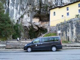 Alquila un 6 asiento Minivan (Mercedes Sprinter 2013) de Taxi Siero Matias en Siero 