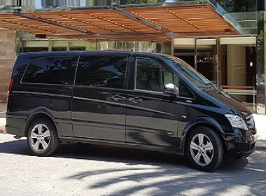 Alquila un 7 asiento Minivan (Mercedes-Benz Viano & V class 2016) de Skyport Transfer S.L.U. en San Pedro de Alcántara 