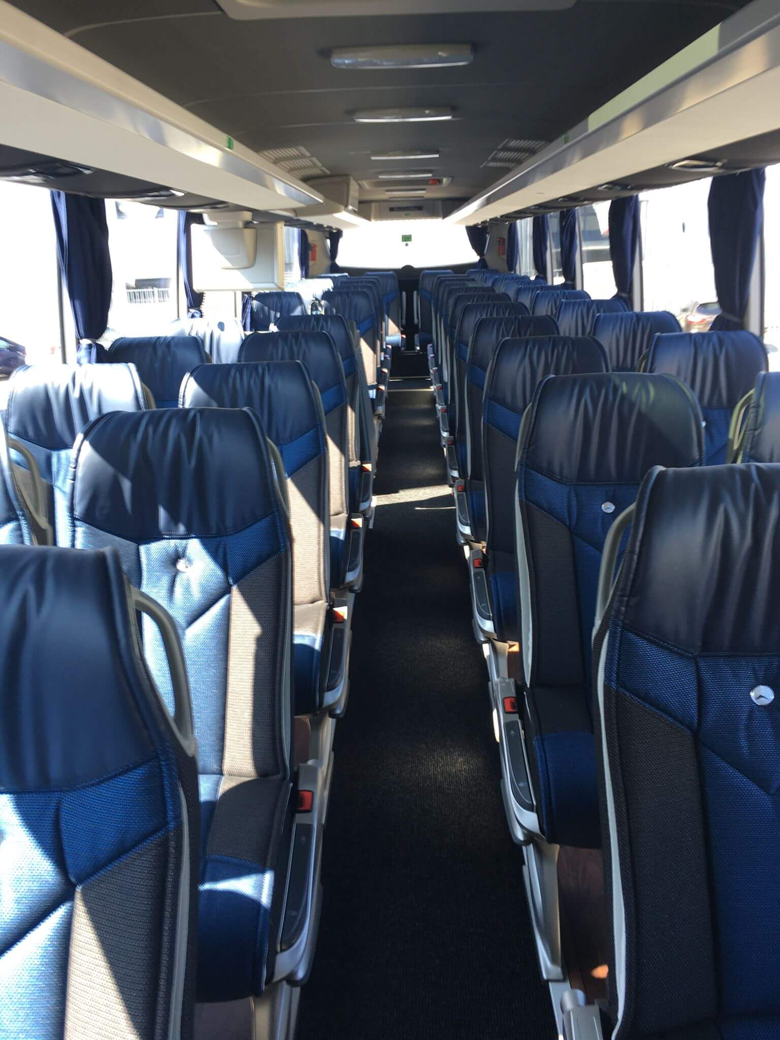 Huur een Executive  Coach (Mercedes / VDL Tourismo / Futura 2014) met 50 stoelen van SnelleVliet Touringcars BV uit Alblasserdam 