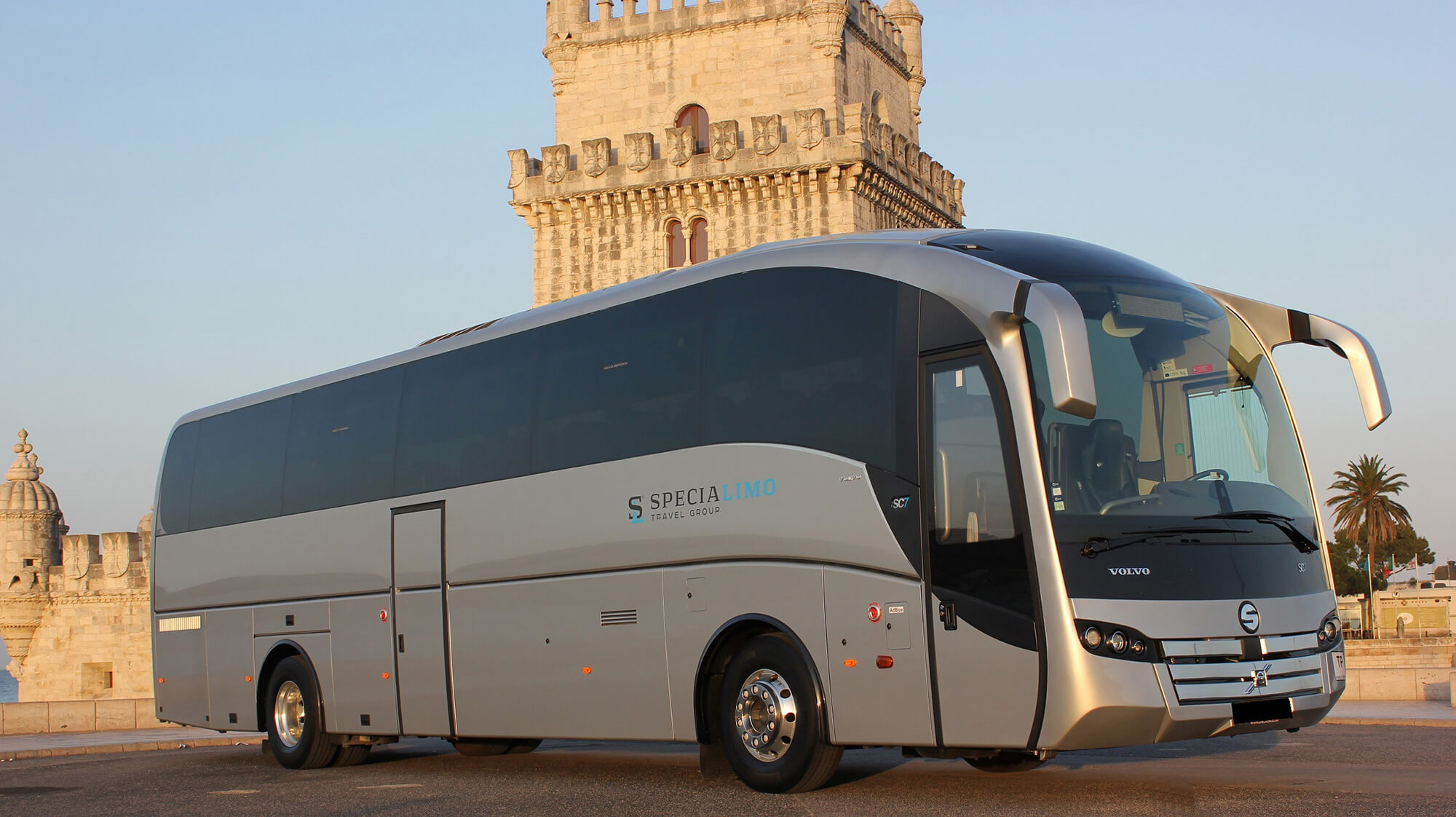 Hire a 55 seater Luxury VIP Coach (Volvo Sumsundegui 2017) from SPECIALIMO TRAVEL GROUP in Almargem do Bispo, Sintra 