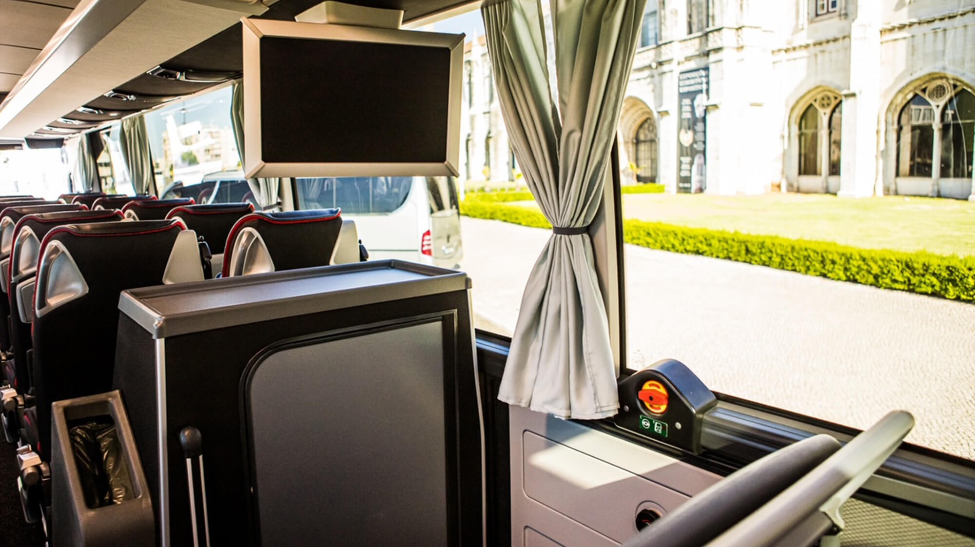 Rent a 53 seater Luxury VIP Coach (Mercedes Benz 2019) from SPECIALIMO TRAVEL GROUP from Almargem do Bispo, Sintra 