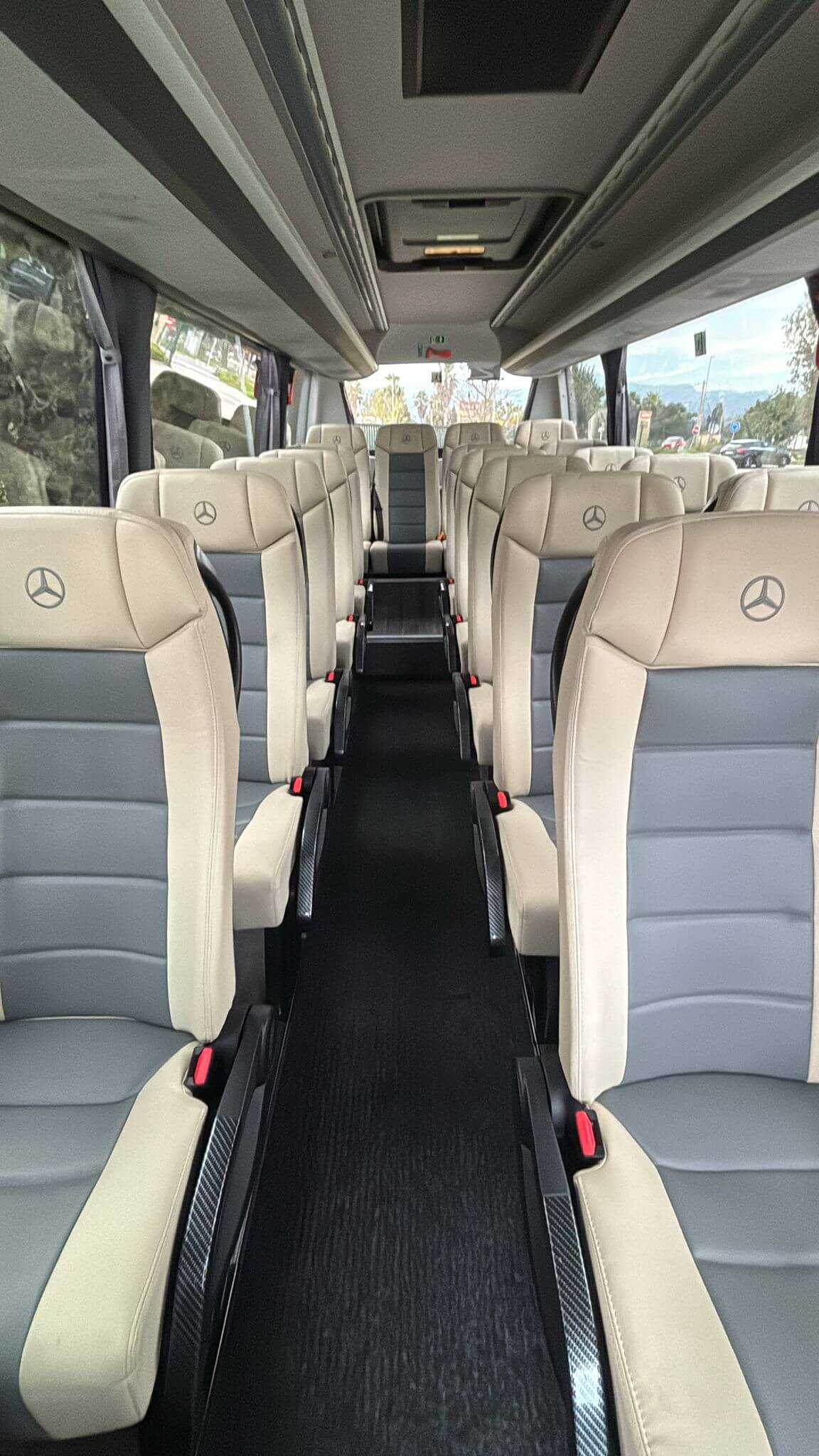 Alquila un 20 asiento Autocar Clase VIP (MERCEDES SPRINTER VIP SPRINTER 2026) de Transfers Soberti en Barcelona