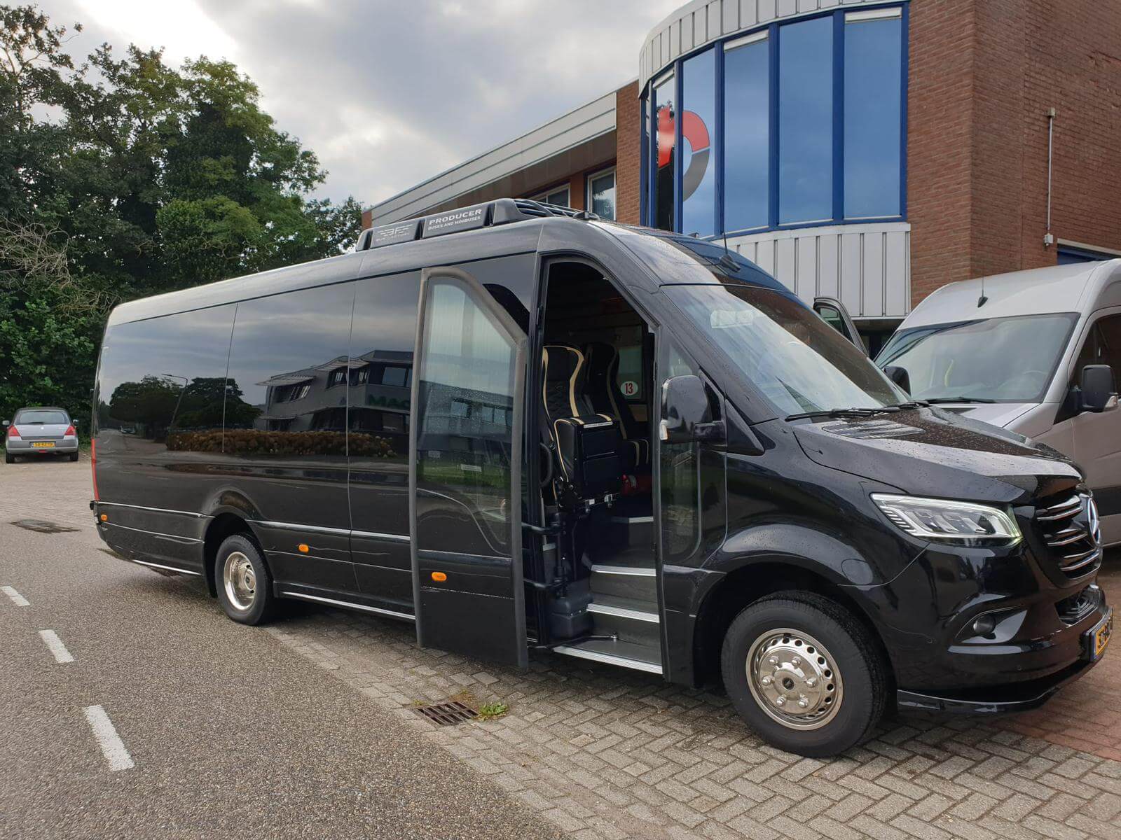 Huur een 23 seater Minivan (Mercdes Sprinter  2021) van Coach Service Company in Schiedam 