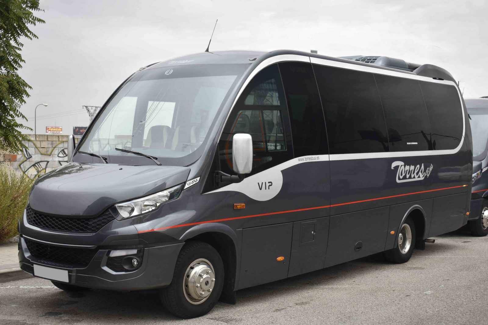 Hire a 25 seater Midibus (Iveco CompaT 2020) from Autocares TORRES BUS S.L. in Villanueva de Bogas 