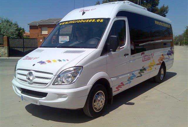 Mieten Sie einen 16 Sitzer Minibus  (Mercedes Bus pequeño con los servicios básicos  2018) von Autocares TORRES BUS S.L. in Villanueva de Bogas 