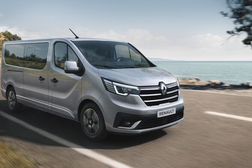 Hire a 8 seater Minivan (renault trafic 2012) from Yourtransfer.it in Roma 