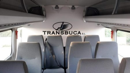 Alquila un 16 asiento Minibús (Iveco Strada 2008) de Transbuca en Barcelona