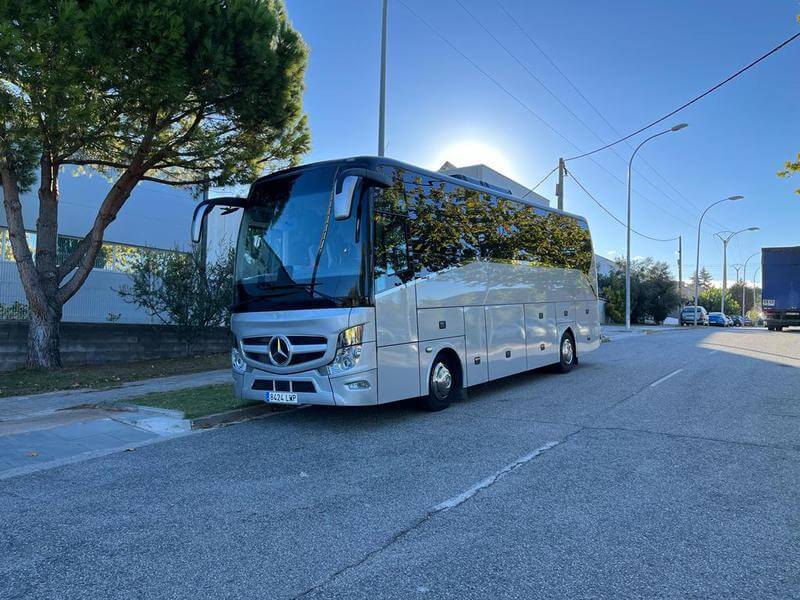 Hire a 35 seater Standard Coach (MERCEDES MERCEDES TOURÉR 2022) from TRANSMITOUR MADRID S.L in SAN SEBASTIAN DE LOS REYES 