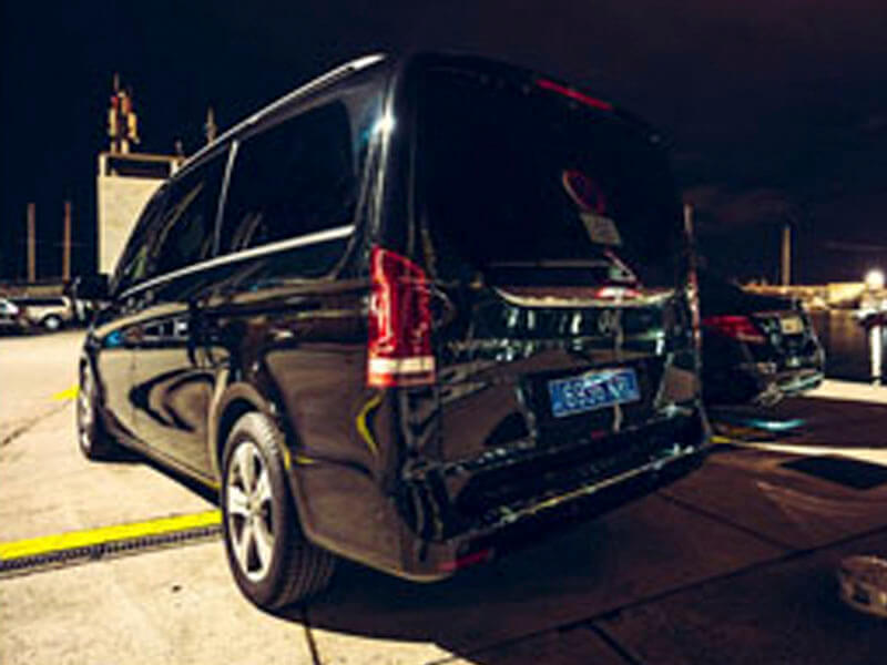Rent a 7 seater Minivan (Mercedes Clase V - Avantgarden 2022) from VIP MONTPE TOURS from Oviedo 