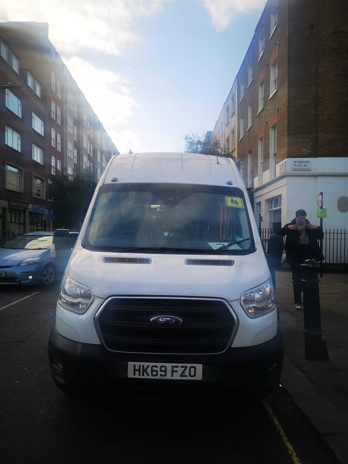 Alquile un Minibus  de 16 plazas Ford Transit 2019) de George Regal Travel de London 
