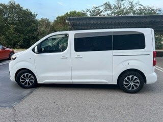 Huur een 8 seater Minivan (Toyota Proace verso 2019) van Minibuses Noa in Tossa de Mar 
