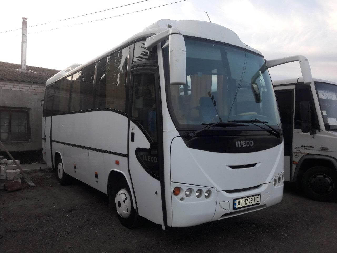 Noleggia un 30 posti a sedere Pullman standard (iveco iveco 2012) da Yourtransfer.it a Roma