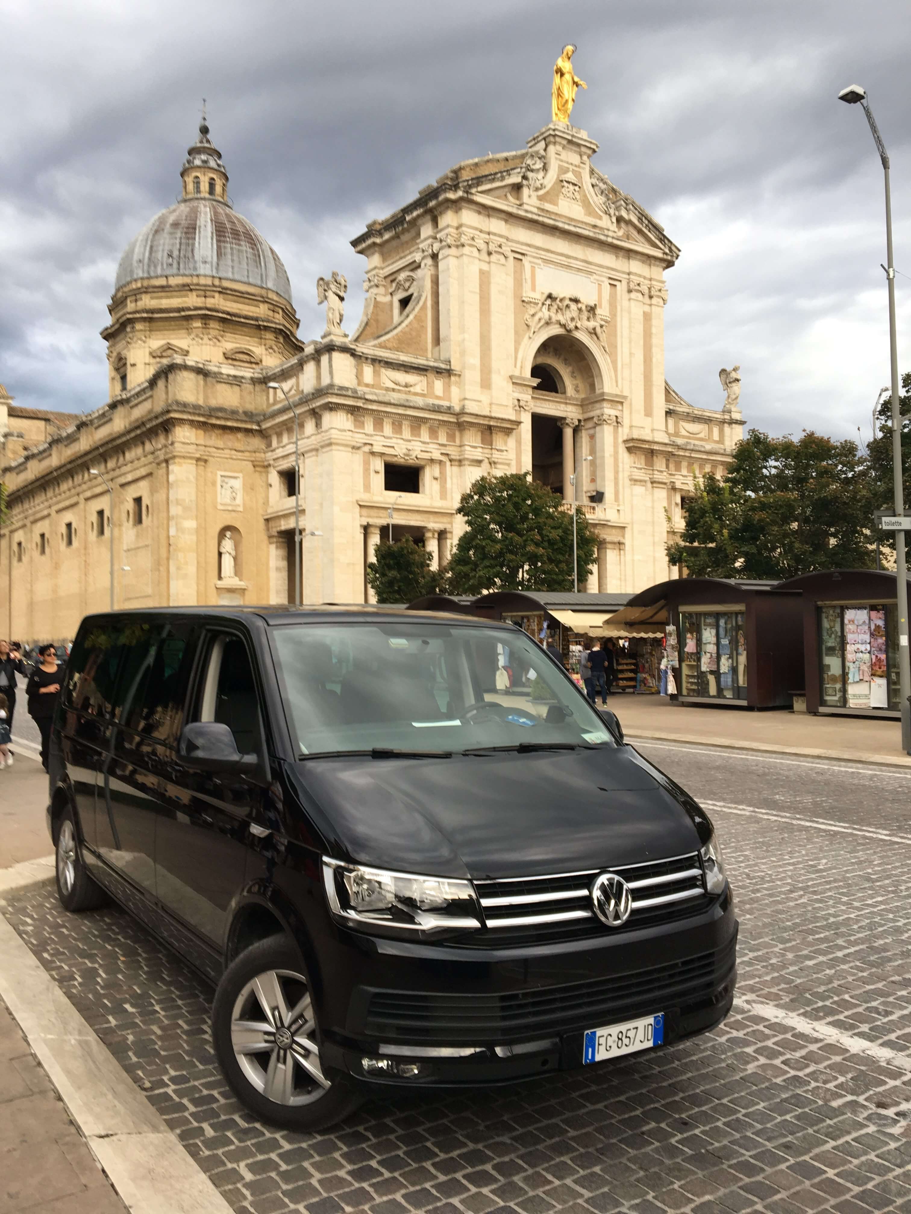 Alquila un 8 asiento Minivan (Volkswagen Caravelle 2016) de Autonoleggi Mazza en Foligno 