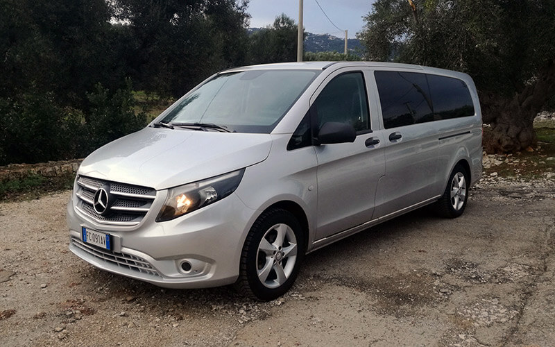 Alquila un 8 asiento Minivan (FORD TRANSIT custom titanium 2017) de ROMA AUTONOLEGGI SAS en OSTUNI 
